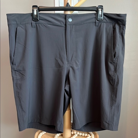 Columbia Men's Gray Flat Front Performance Shorts Regular Fit 38 - Picture 1 of 9